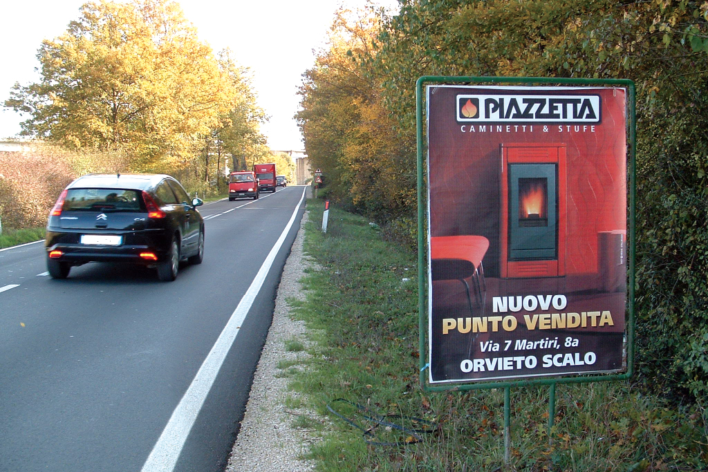 foto cartelloni pubblicitari lungo le strade regionali e provinciali del Lazio, Umbria e Toscana