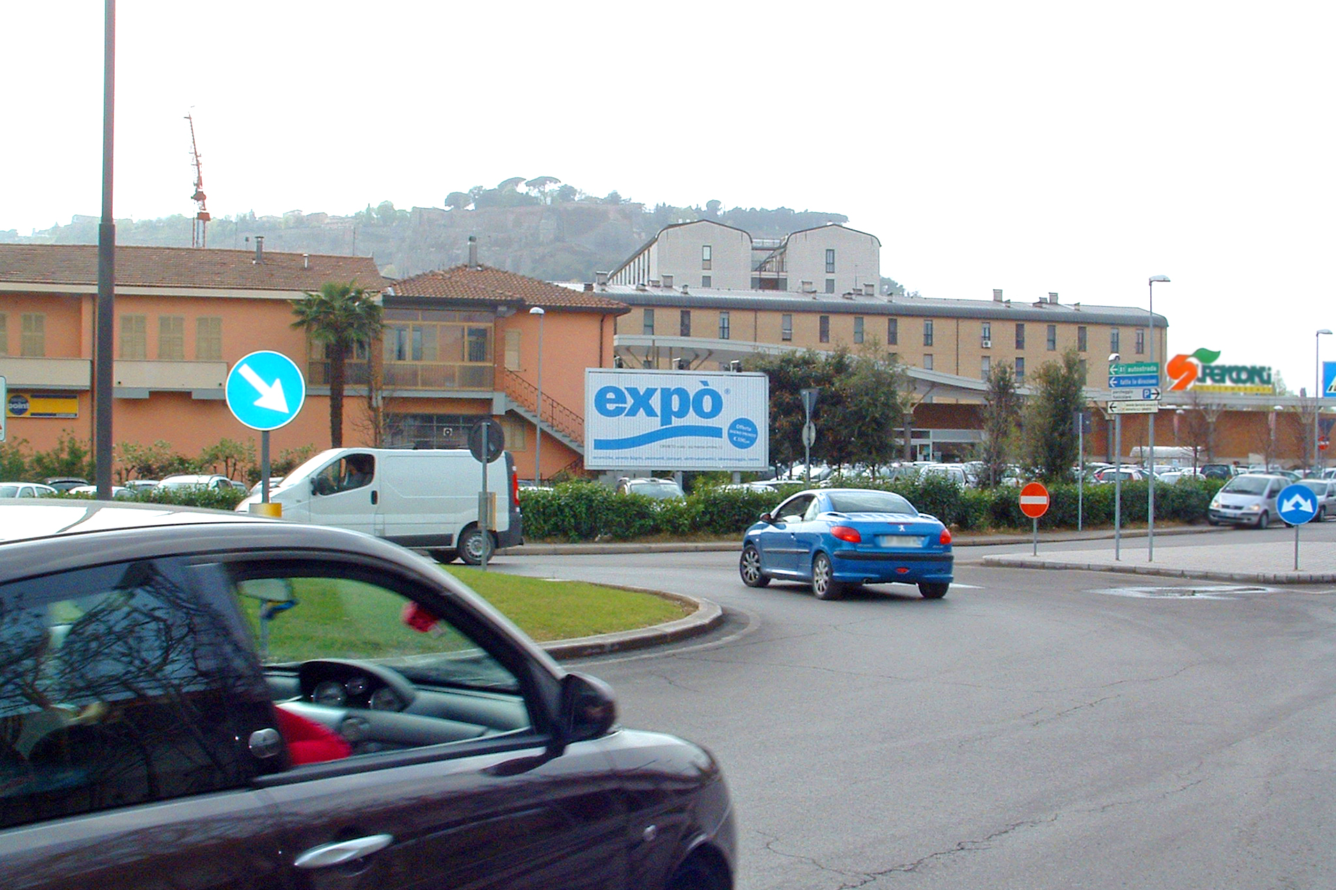 Impianto pubblicitario 6x 3 mt con prismi rotanti a Orvieto in Umbria