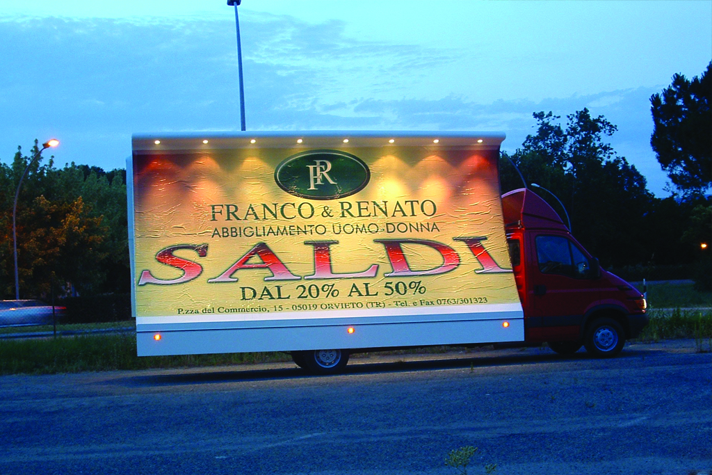 vela pubblicitaria a noleggio con autista per cliente Franco & Renato